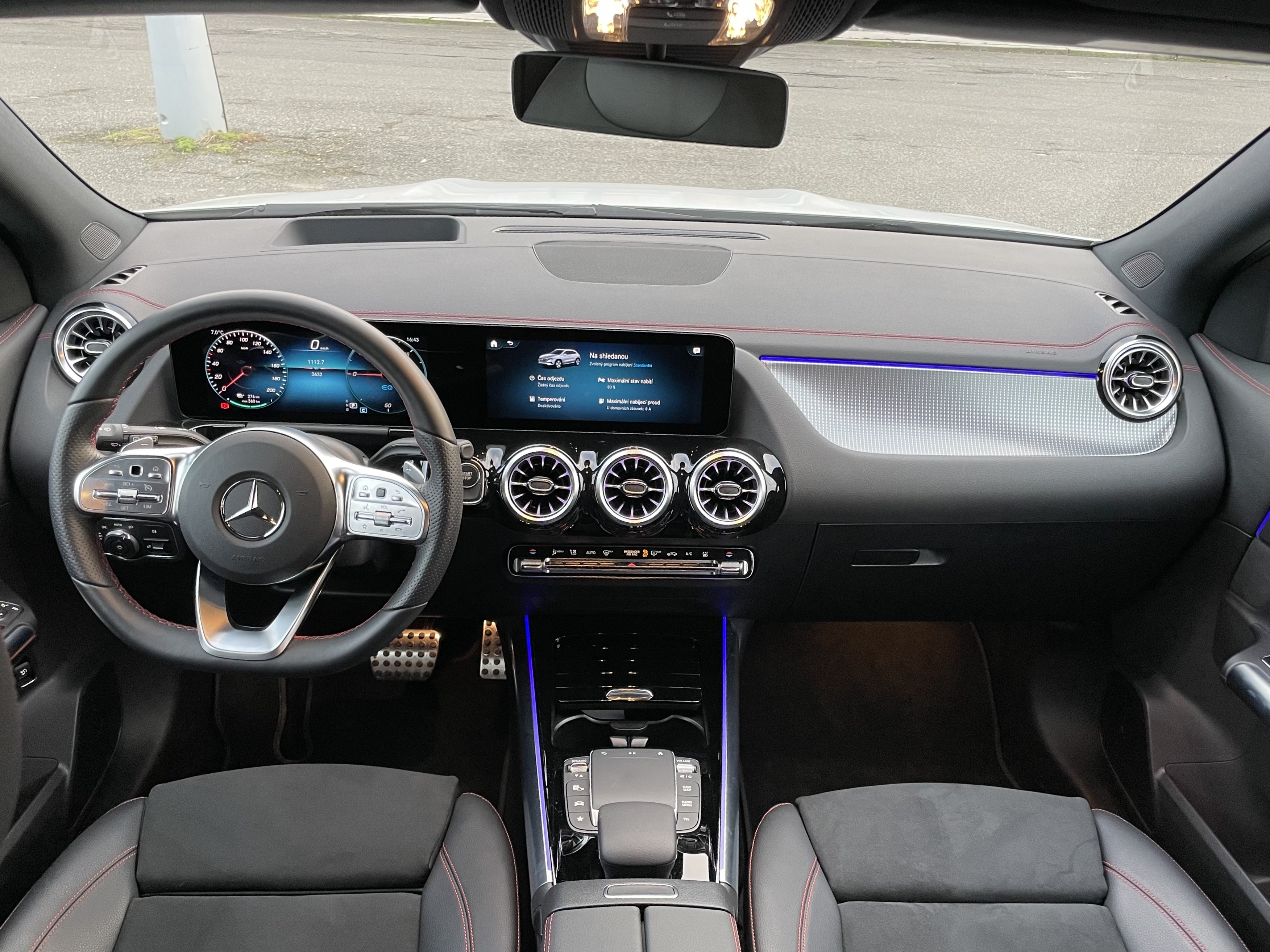 Mercedes EQA 300 4matic AMG | čistě elektrické městské SUV | elektromobil | české auto skladem | super výbava | ihned k předání | nákup online | AUTOiBUY.com